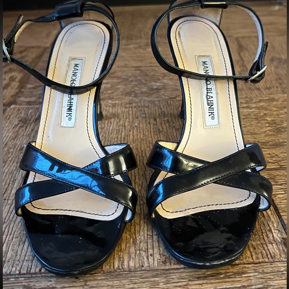 Manolo Blahnik. Size 7.